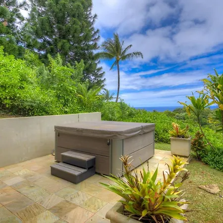Mauna Pua - A Four Bedroom Vacation Rental Home Home